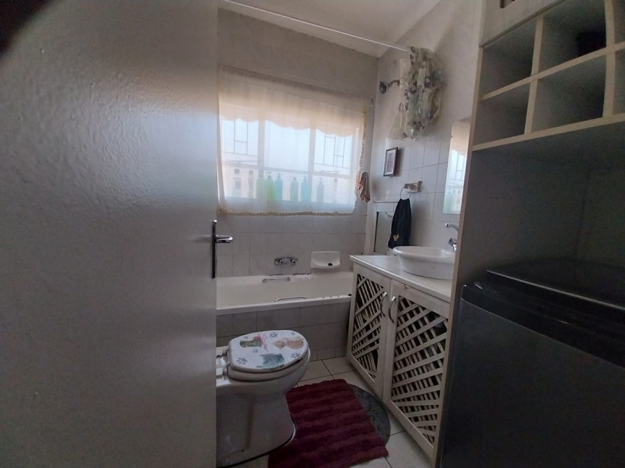 2 Bedroom Property for Sale in Verwoerdpark Gauteng