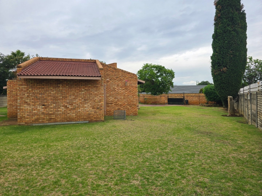 To Let 4 Bedroom Property for Rent in Witfield Gauteng