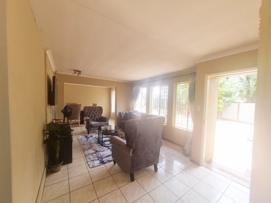 2 Bedroom Property for Sale in Dawn Park Gauteng