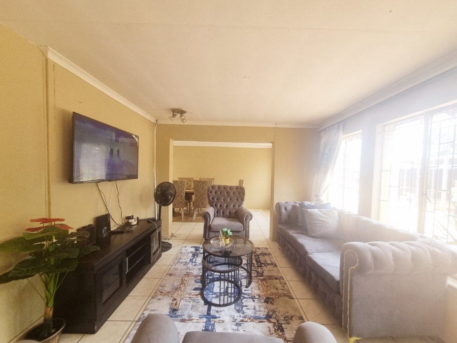 2 Bedroom Property for Sale in Dawn Park Gauteng