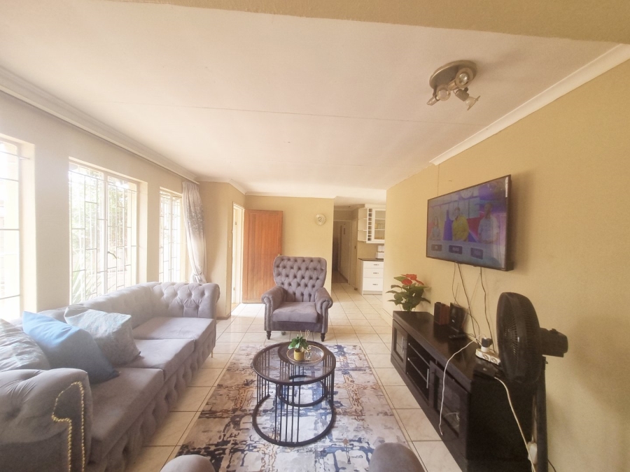 2 Bedroom Property for Sale in Dawn Park Gauteng