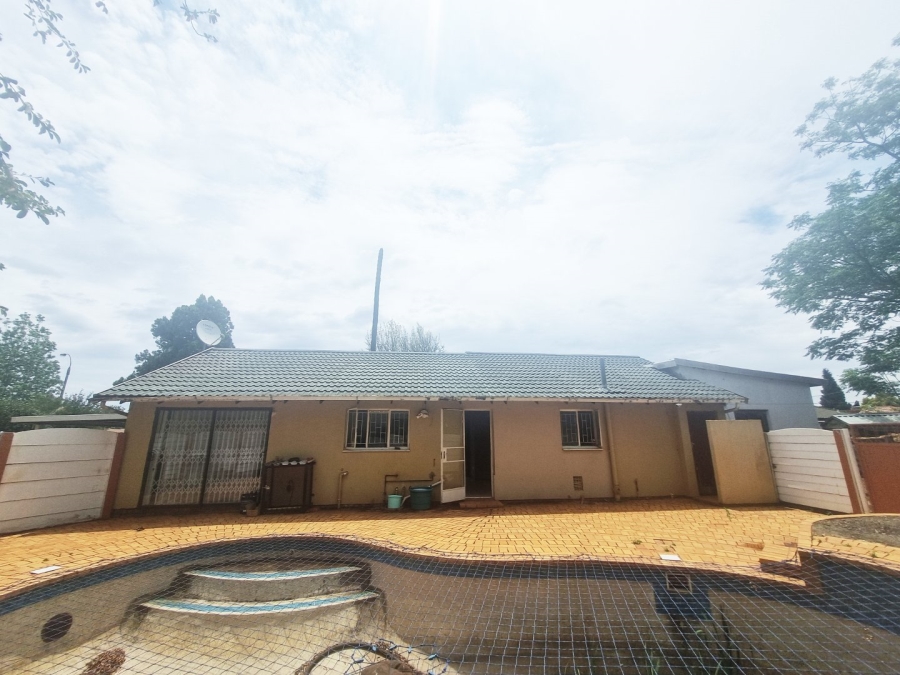 2 Bedroom Property for Sale in Dawn Park Gauteng