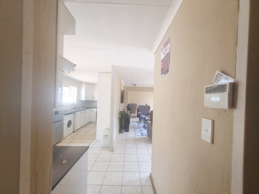 2 Bedroom Property for Sale in Dawn Park Gauteng