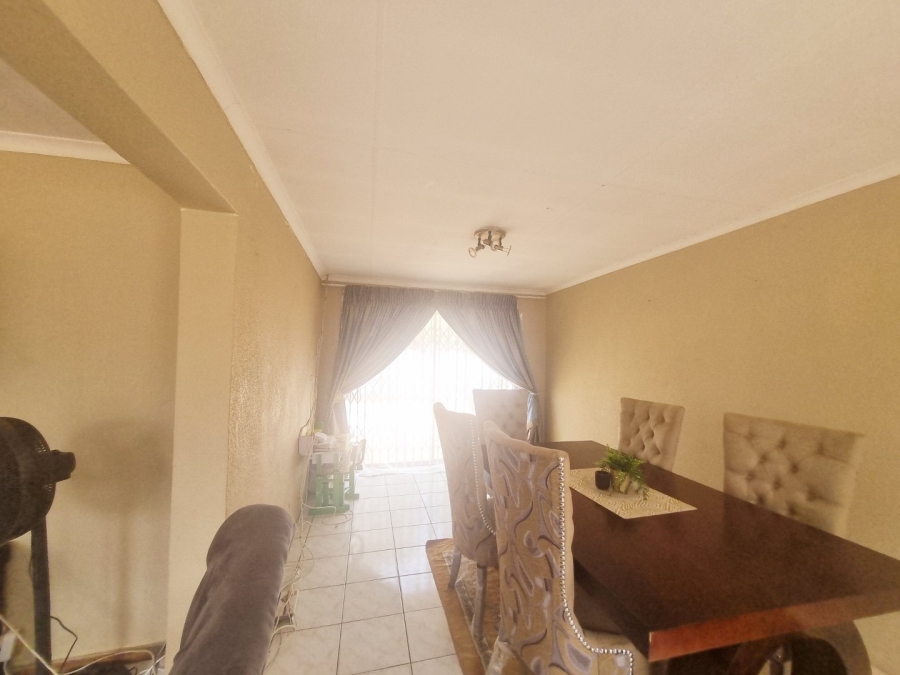 2 Bedroom Property for Sale in Dawn Park Gauteng