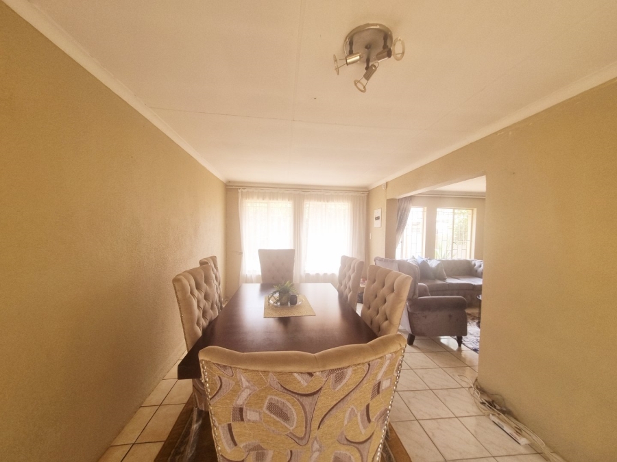 2 Bedroom Property for Sale in Dawn Park Gauteng