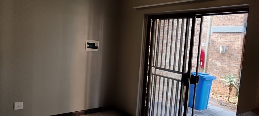 To Let 1 Bedroom Property for Rent in Amberfield Gauteng