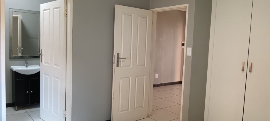 To Let 1 Bedroom Property for Rent in Amberfield Gauteng