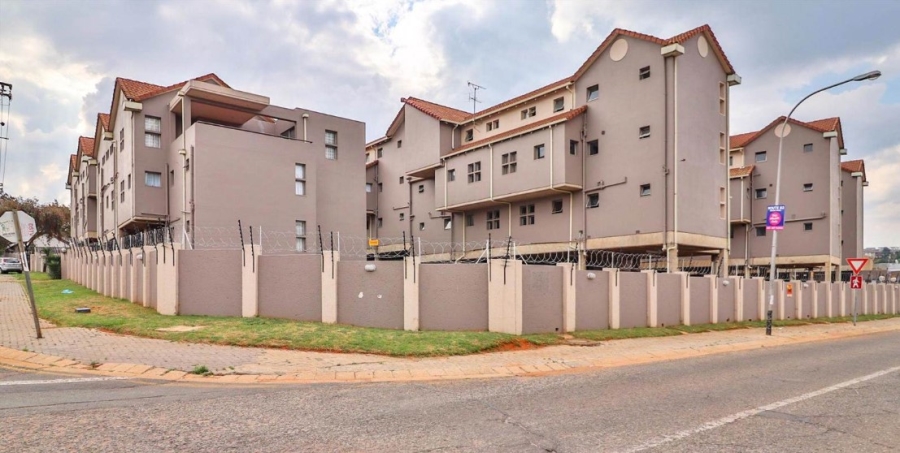 To Let 2 Bedroom Property for Rent in Glenanda Gauteng