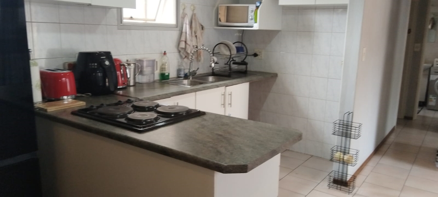 To Let 2 Bedroom Property for Rent in Glenanda Gauteng