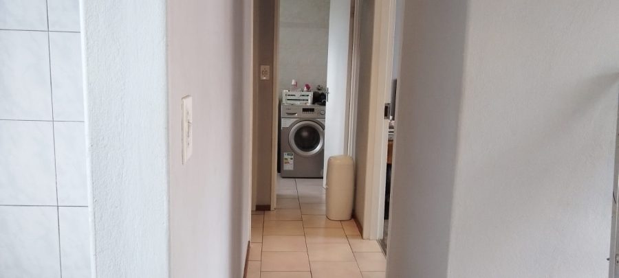 To Let 2 Bedroom Property for Rent in Glenanda Gauteng