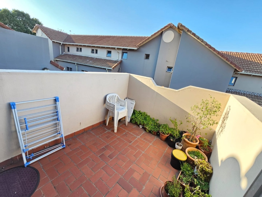 To Let 2 Bedroom Property for Rent in Glenanda Gauteng