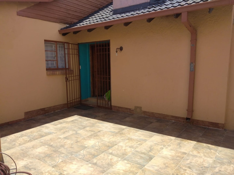 4 Bedroom Property for Sale in Robertsham Gauteng