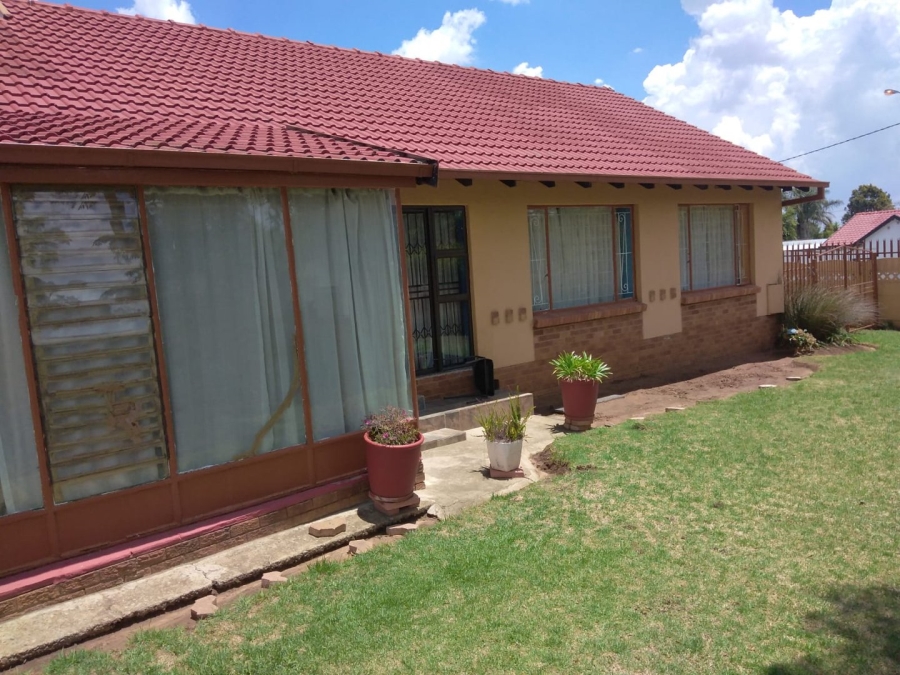 4 Bedroom Property for Sale in Robertsham Gauteng