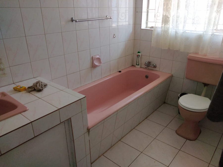 4 Bedroom Property for Sale in Robertsham Gauteng