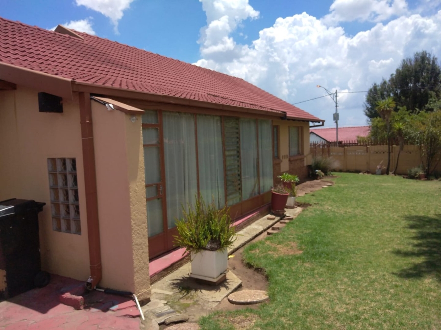 4 Bedroom Property for Sale in Robertsham Gauteng