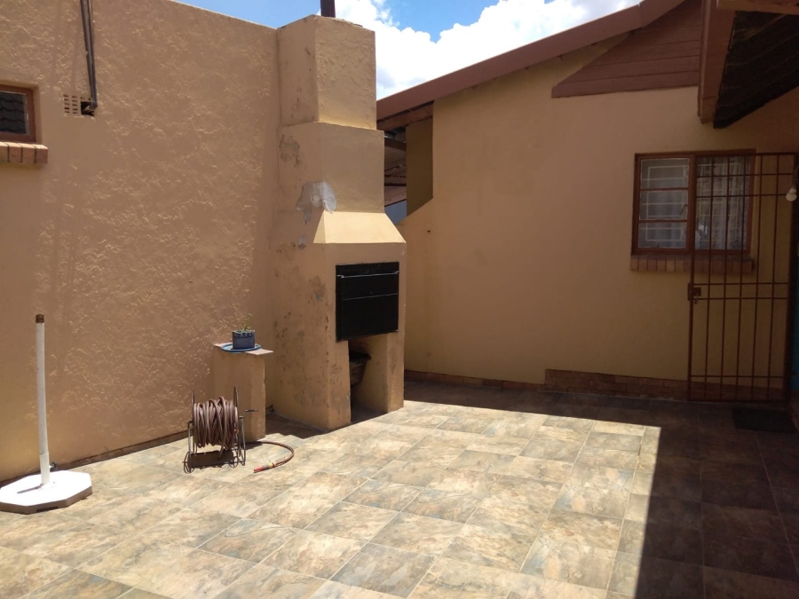 4 Bedroom Property for Sale in Robertsham Gauteng