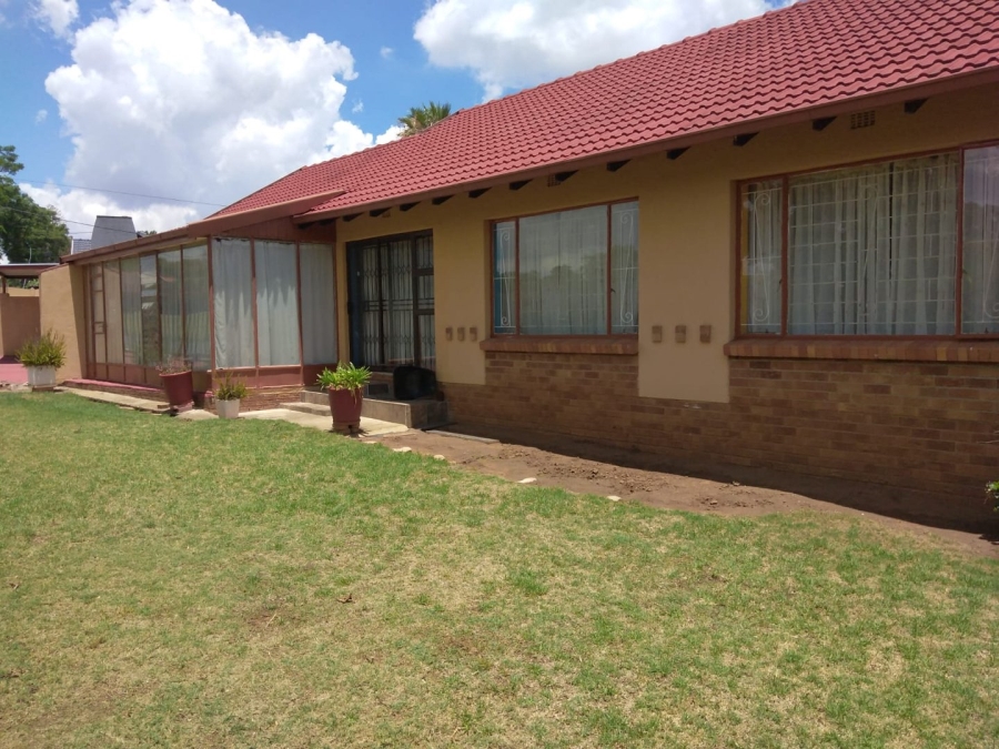 4 Bedroom Property for Sale in Robertsham Gauteng