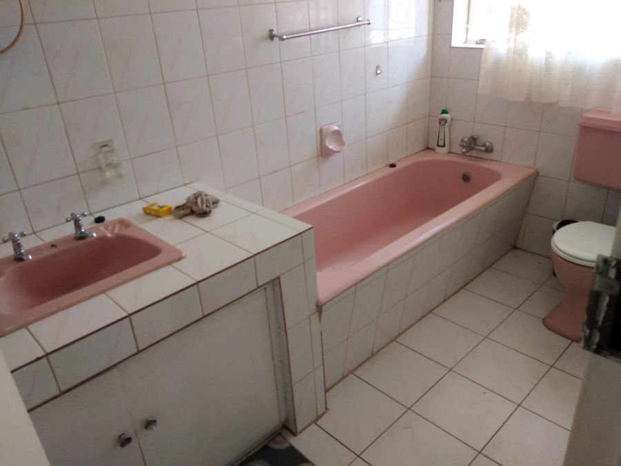 4 Bedroom Property for Sale in Robertsham Gauteng