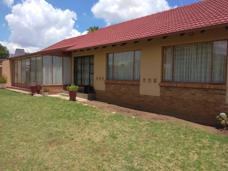 4 Bedroom Property for Sale in Robertsham Gauteng