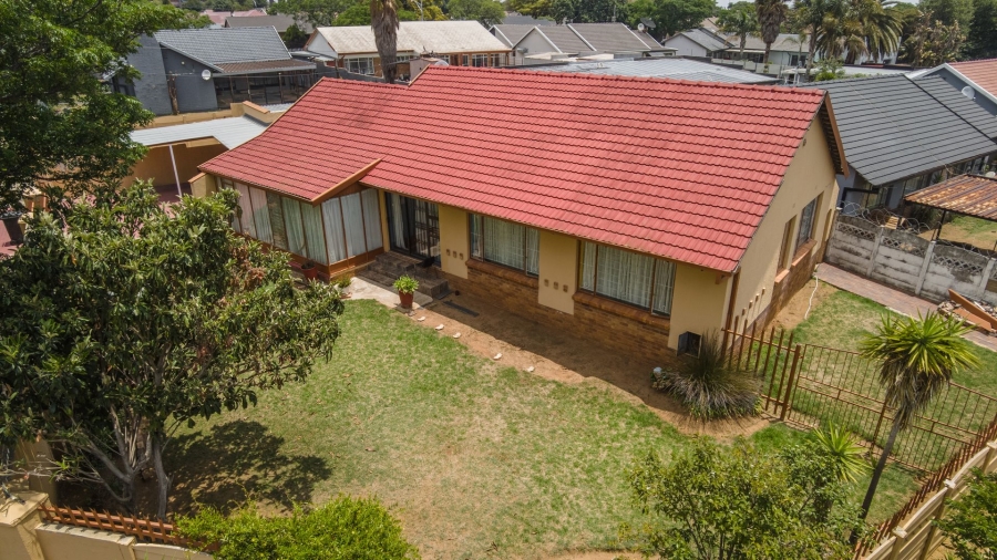 4 Bedroom Property for Sale in Robertsham Gauteng