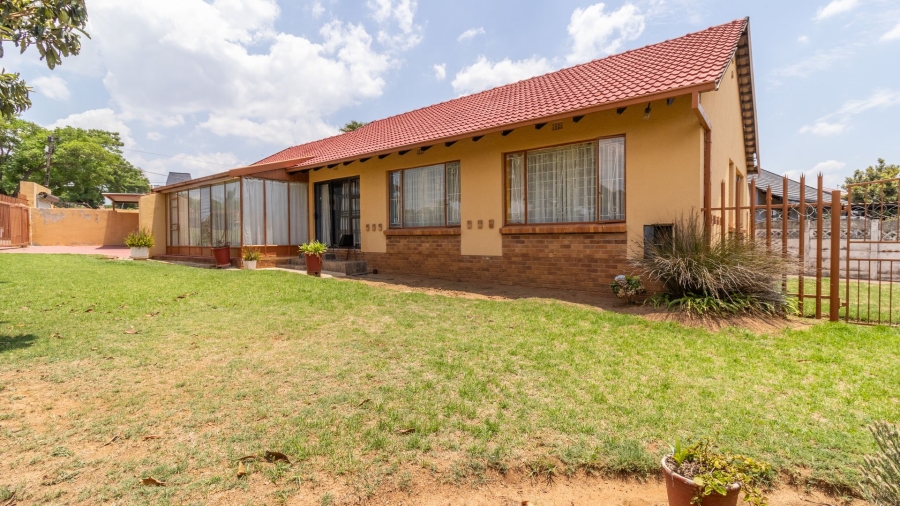 4 Bedroom Property for Sale in Robertsham Gauteng