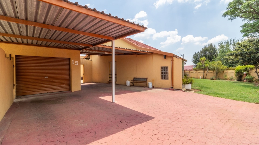 4 Bedroom Property for Sale in Robertsham Gauteng