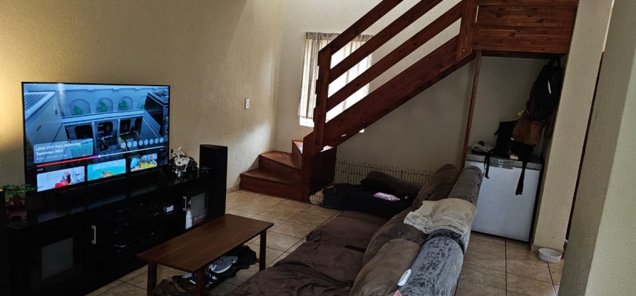 2 Bedroom Property for Sale in Kosmosdal Gauteng