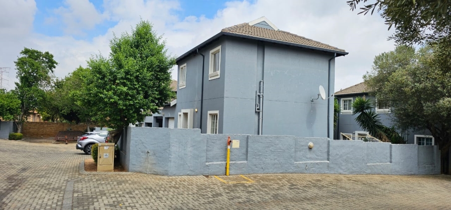 2 Bedroom Property for Sale in Kosmosdal Gauteng