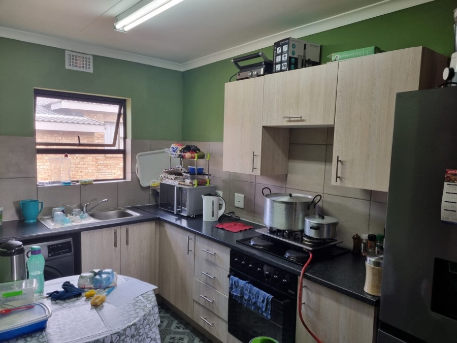 2 Bedroom Property for Sale in Albertsdal Gauteng