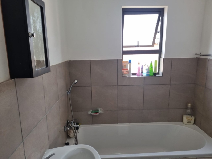 2 Bedroom Property for Sale in Albertsdal Gauteng