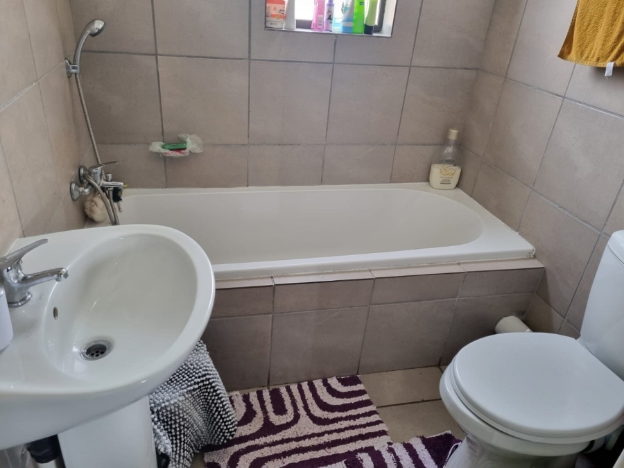 2 Bedroom Property for Sale in Albertsdal Gauteng