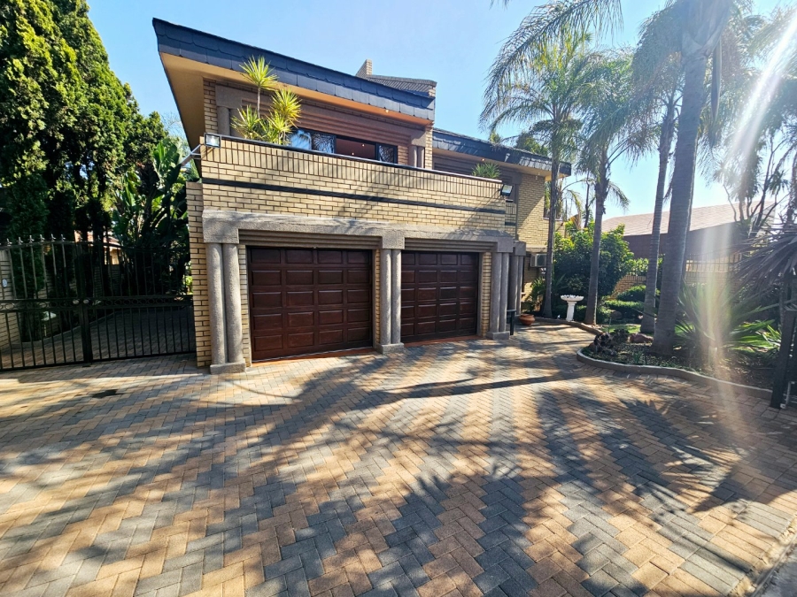 5 Bedroom Property for Sale in Claudius Gauteng