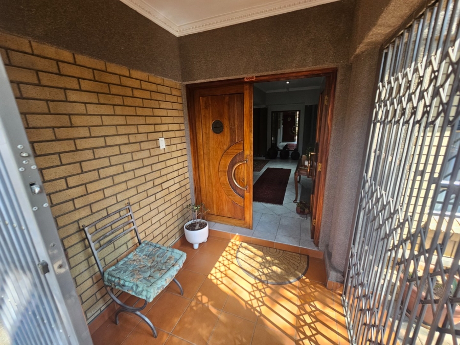 5 Bedroom Property for Sale in Claudius Gauteng