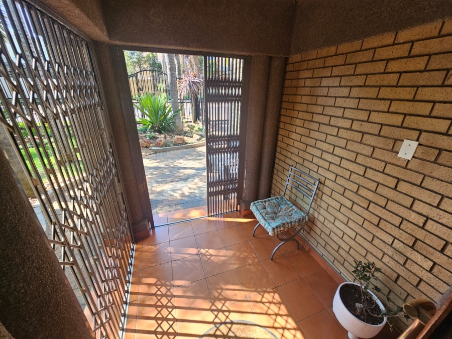 5 Bedroom Property for Sale in Claudius Gauteng