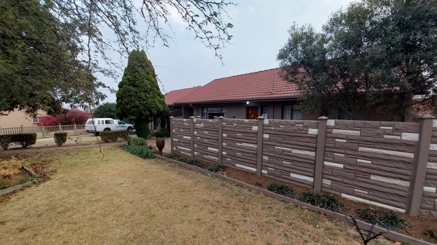 5 Bedroom Property for Sale in Rensburg Gauteng