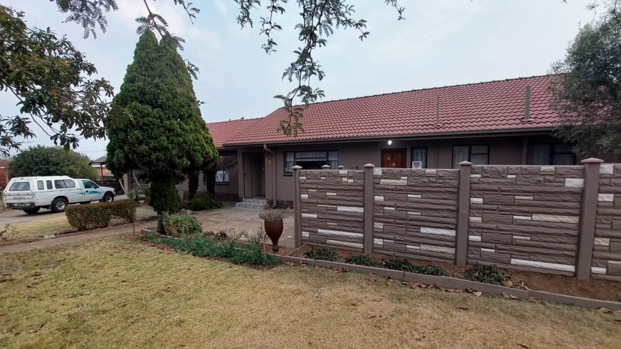 5 Bedroom Property for Sale in Rensburg Gauteng