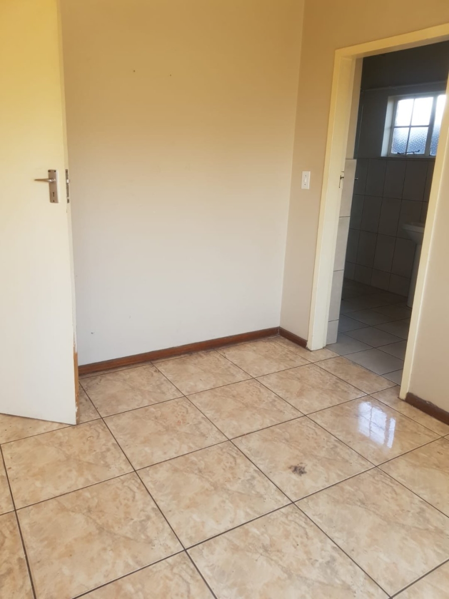 To Let 1 Bedroom Property for Rent in Witfield Gauteng