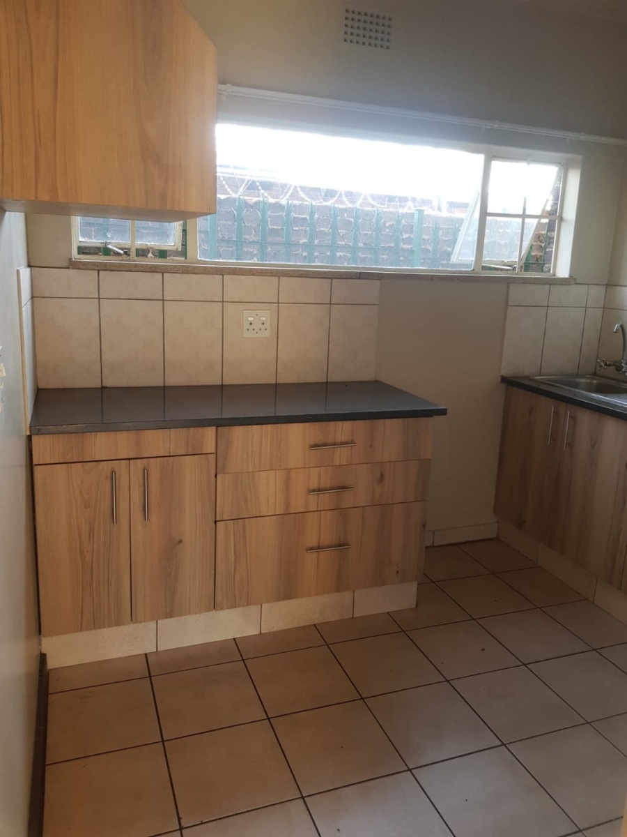 To Let 1 Bedroom Property for Rent in Witfield Gauteng