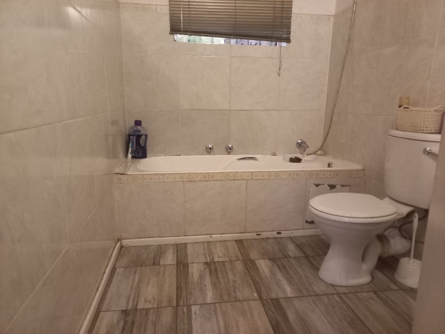 To Let  Bedroom Property for Rent in La Montagne Gauteng