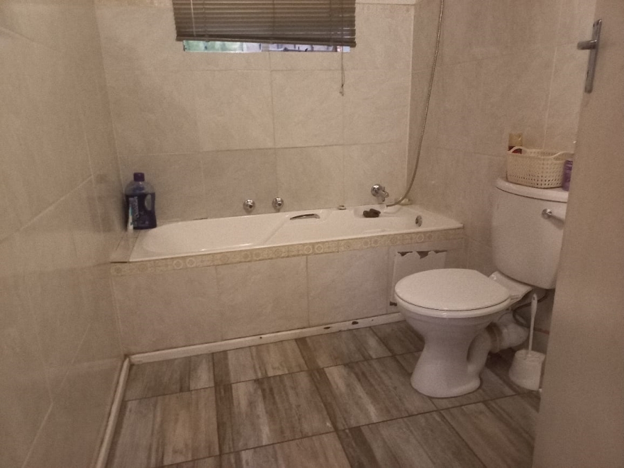 To Let  Bedroom Property for Rent in La Montagne Gauteng