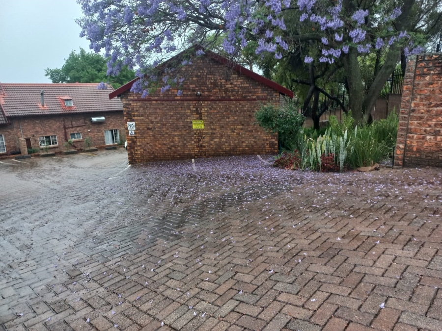 To Let  Bedroom Property for Rent in La Montagne Gauteng