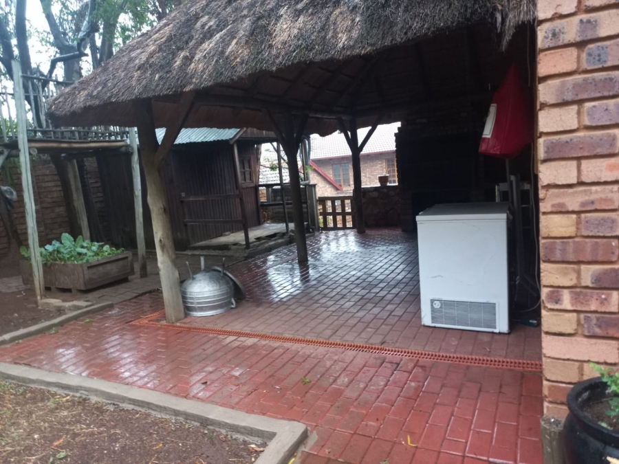 To Let  Bedroom Property for Rent in La Montagne Gauteng