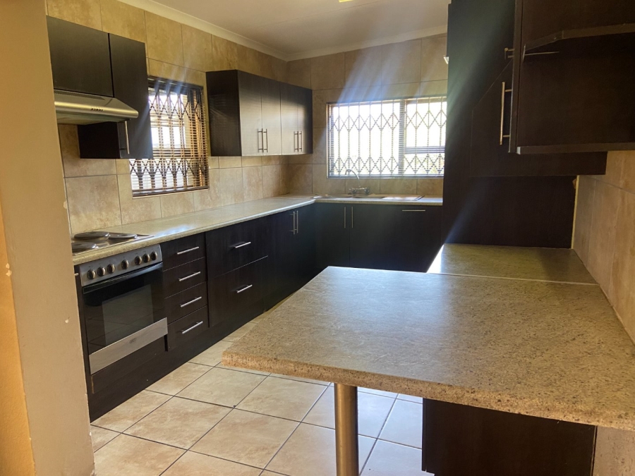 To Let 3 Bedroom Property for Rent in Krugersdorp West Gauteng