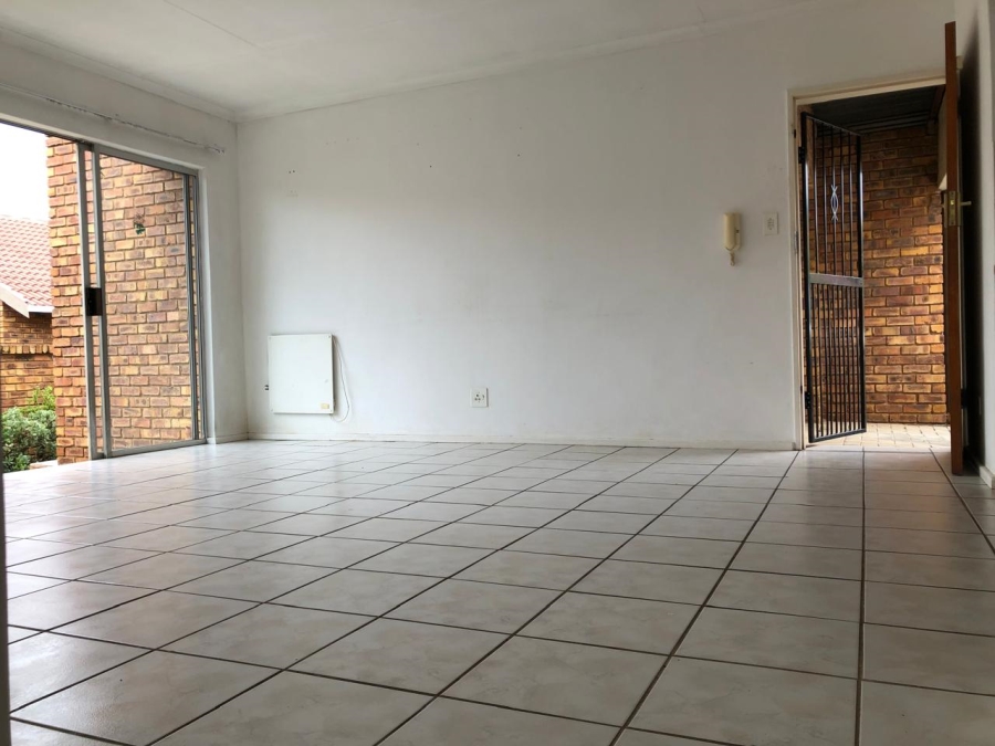 To Let 2 Bedroom Property for Rent in Amberfield Heights Gauteng