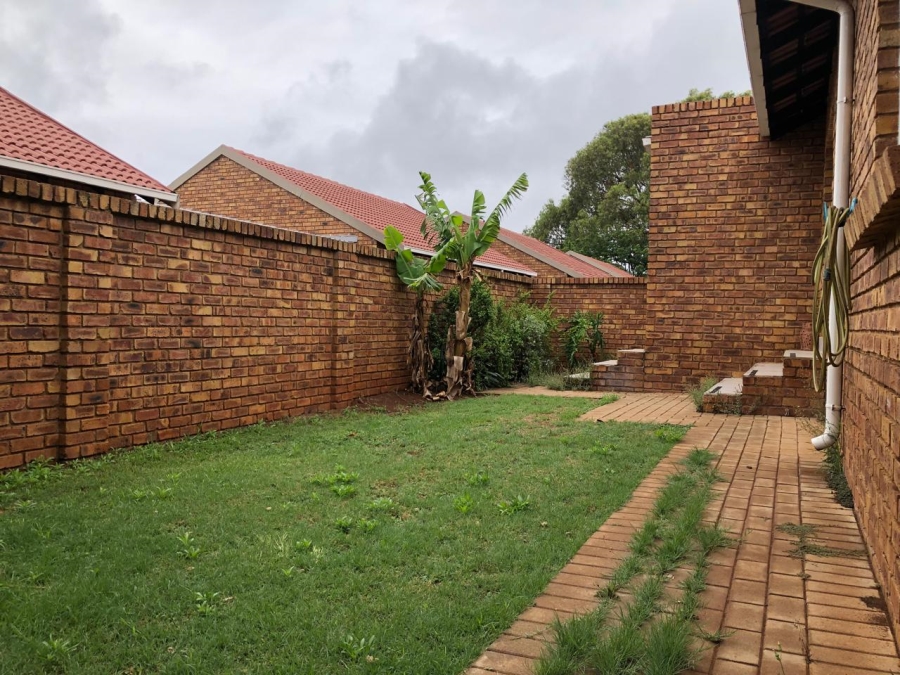 To Let 2 Bedroom Property for Rent in Amberfield Heights Gauteng