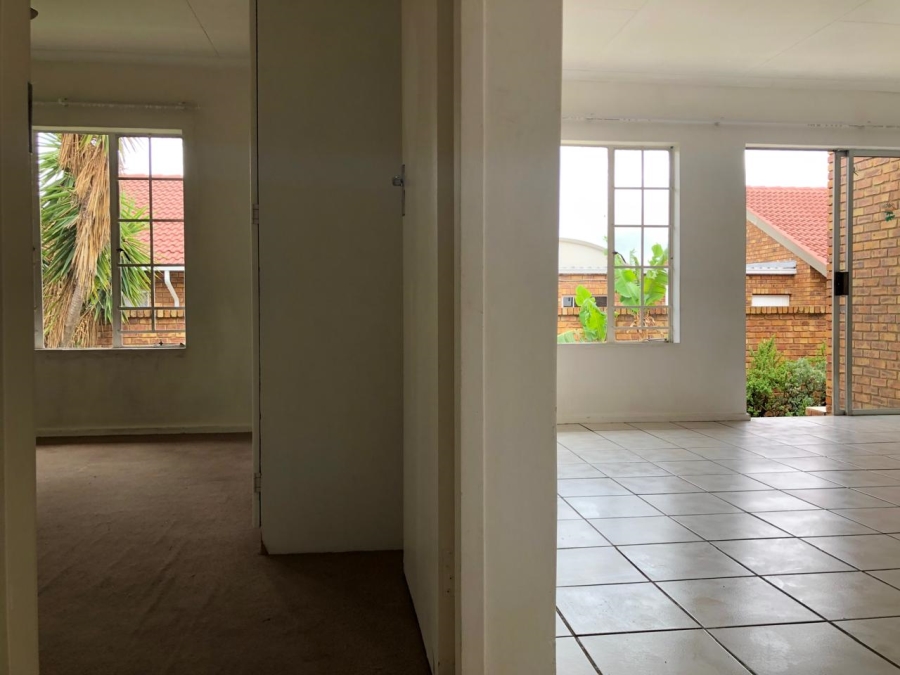 To Let 2 Bedroom Property for Rent in Amberfield Heights Gauteng