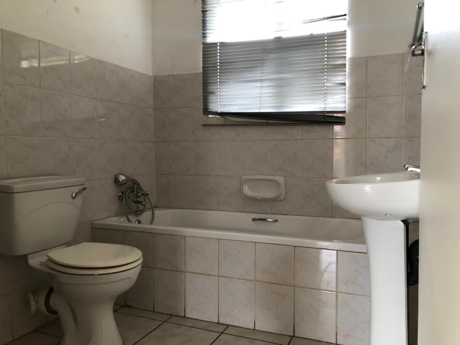 To Let 2 Bedroom Property for Rent in Amberfield Heights Gauteng