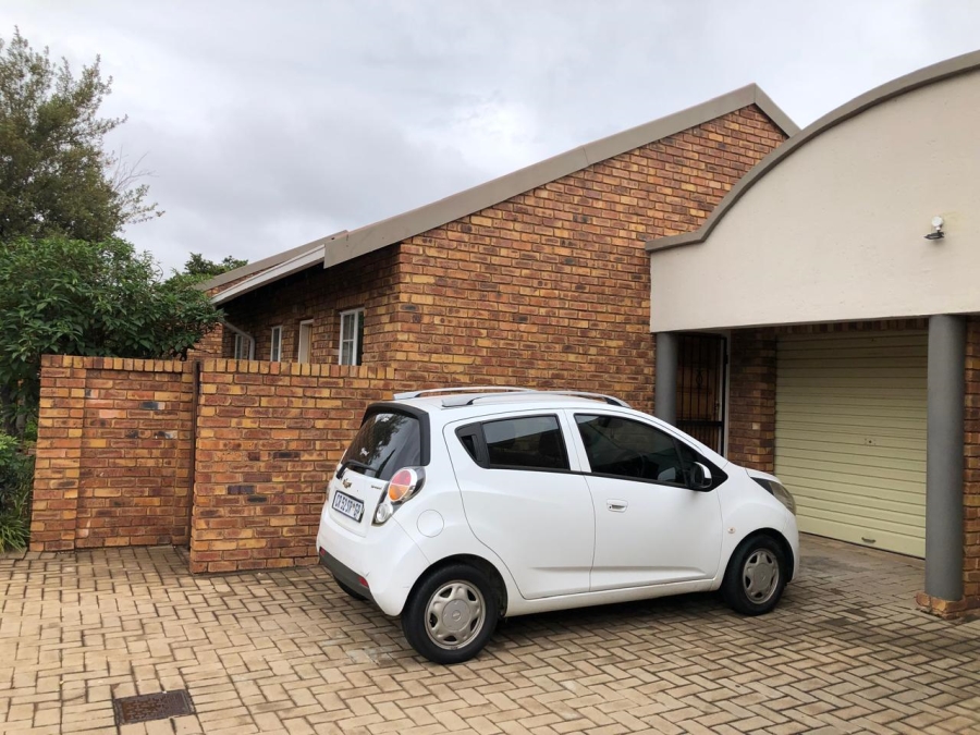 To Let 2 Bedroom Property for Rent in Amberfield Heights Gauteng