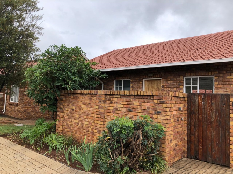 To Let 2 Bedroom Property for Rent in Amberfield Heights Gauteng