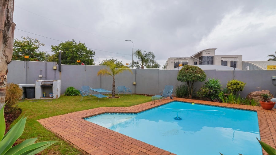 2 Bedroom Property for Sale in Allens Nek Gauteng